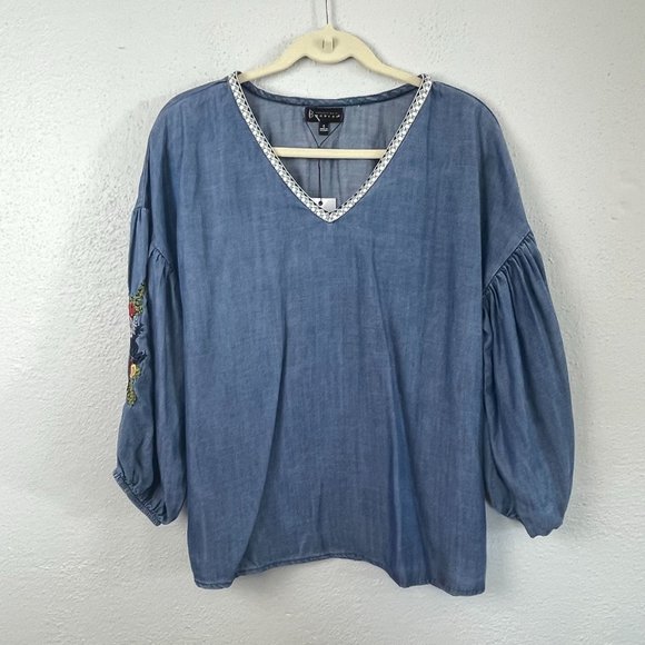 NWT Bobeau Womens Chambray Floral Embroidered Long Sleeve Boho Top Size S - Picture 1 of 6